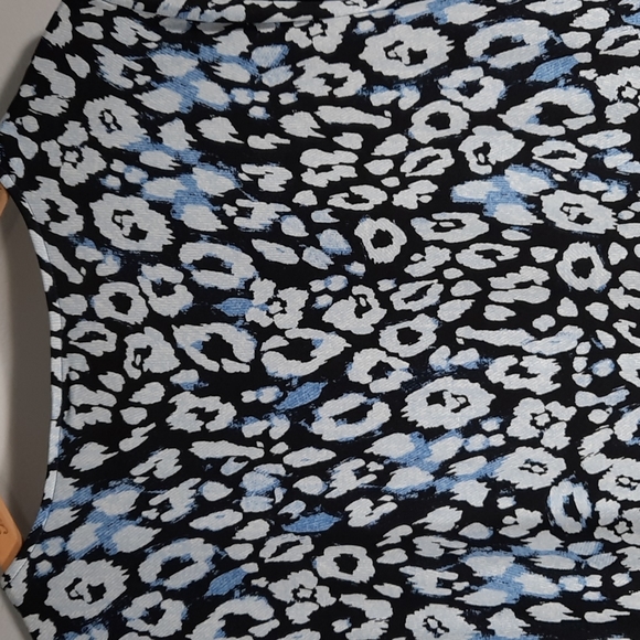 NWT SLIM FACTOR BY INVESTMENTS  black, white and blue blouse Sz M - Picture 10 of 13